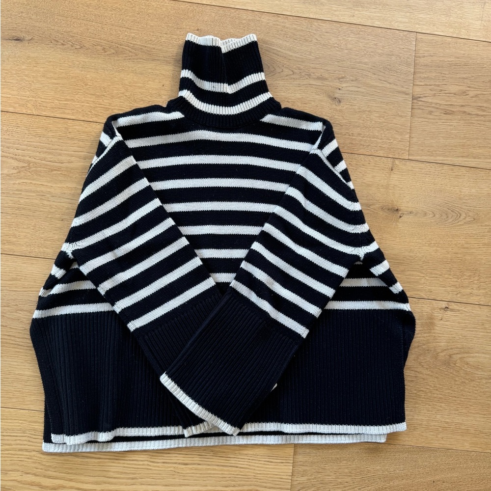 Toteme turtleneck sweater, worn only a few times, in perfect condition. Small.